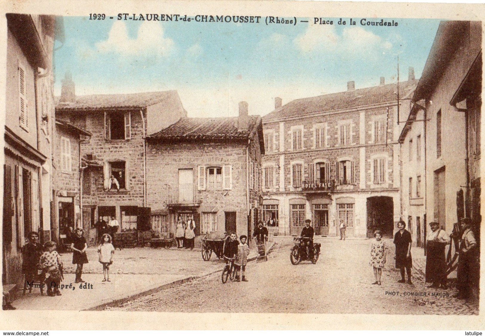 St Laurent De Chamousset  69   La Place De La Courdenie Tres Tres Animée-Moto-Hotel FAYE Et Epicerie - Saint-Laurent-de-Chamousset