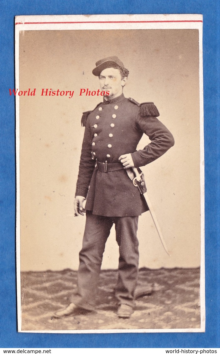 Photo Ancienne CDV Vers 1870 - Portrait D'un Militaire Du 15e Régiment - Albert MANSUY Photographe De La Ville De PARIS - Anciennes (Av. 1900)