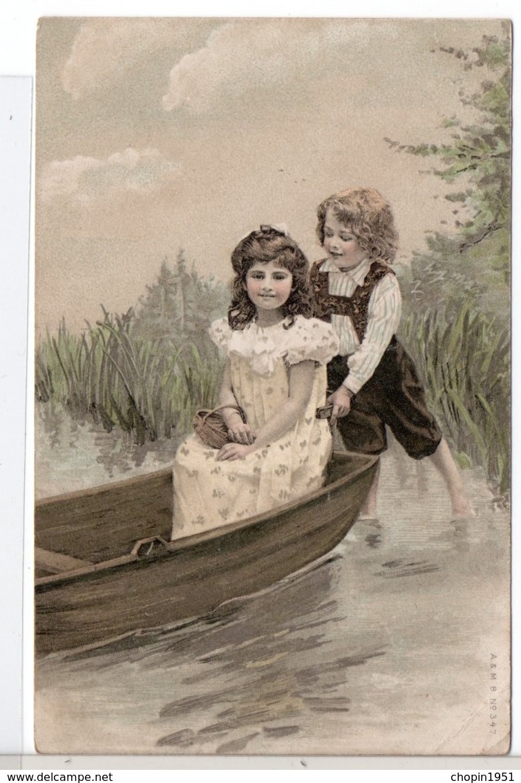 CPA - COUPLE D'ENFANTS EN BARQUE - 1900-1949