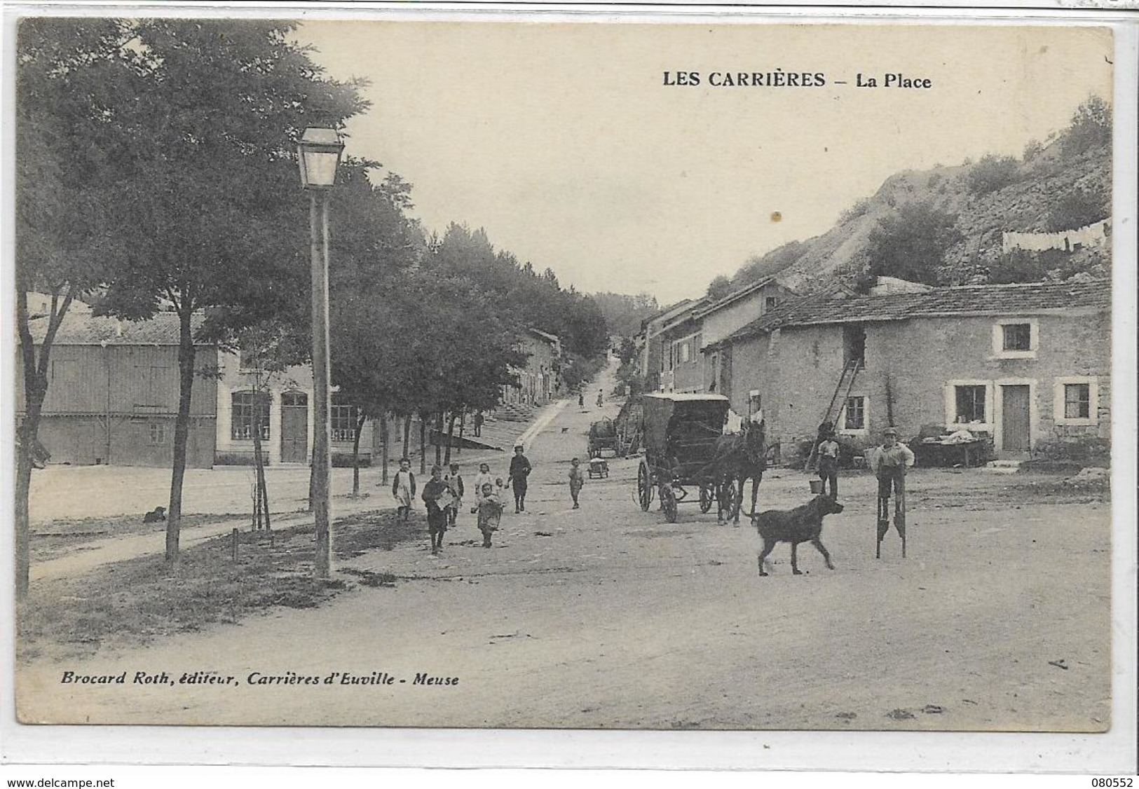 55 EUVILLE . Les Carrières Animée , La Place , Chien , Calèche , édit : Brocard-Roth , Années 10 , état Extra - Autres & Non Classés