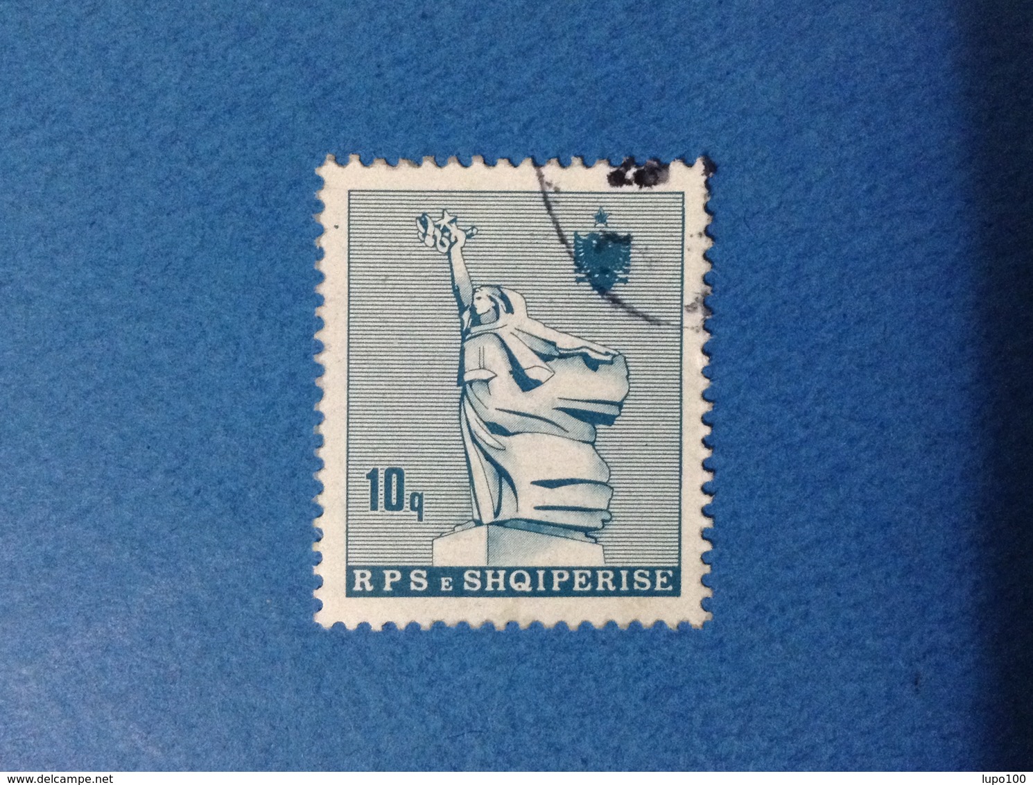 ALBANIA SHQIPERISE ORDINARIO MONUMENTO STATUA 10 Q FRANCOBOLLO USATO STAMP USED - Albania