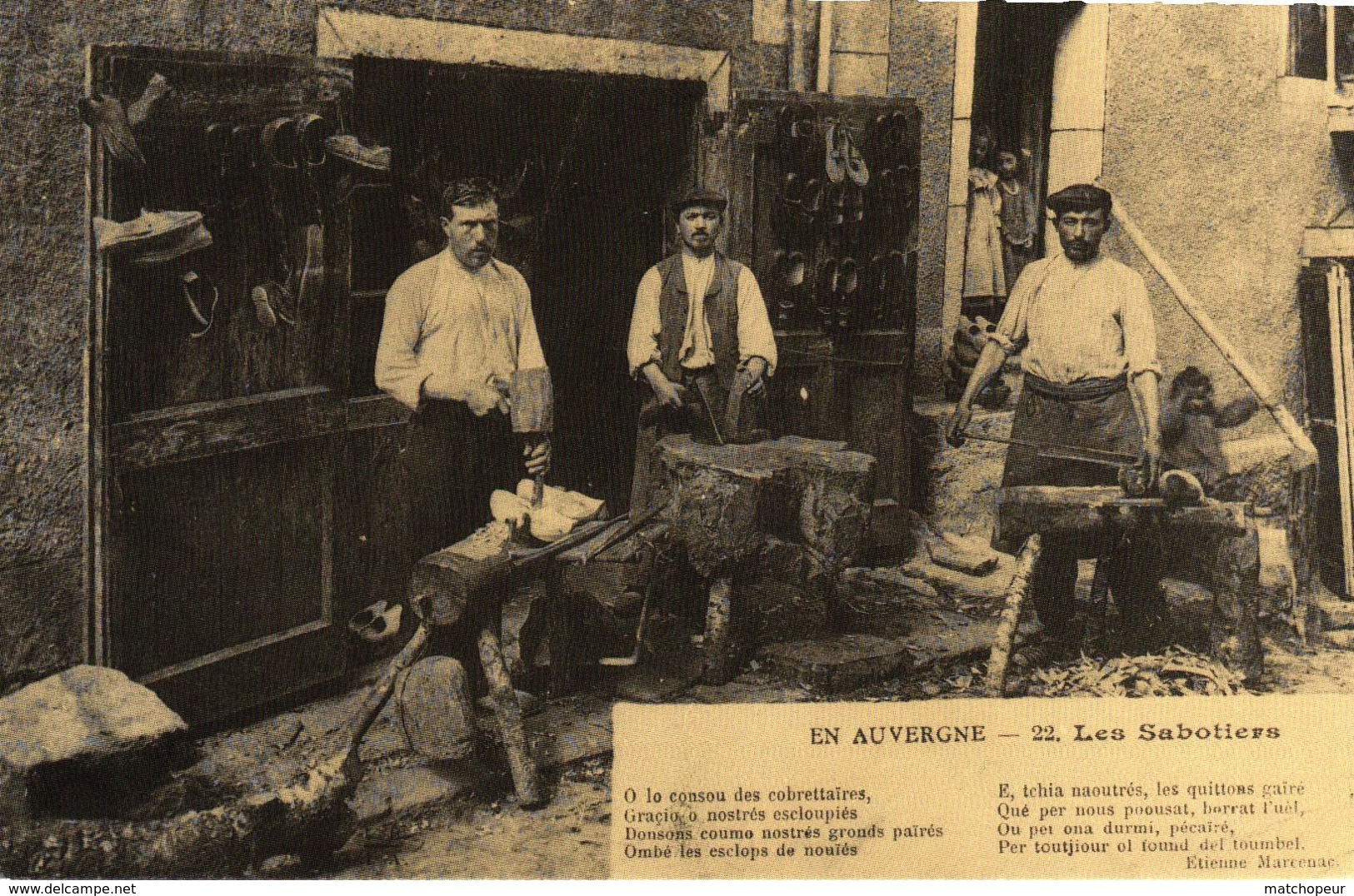 REPRODUCTION DE CPA - EN AUVERGNE -63- LES SABOTIERS - Autres & Non Classés