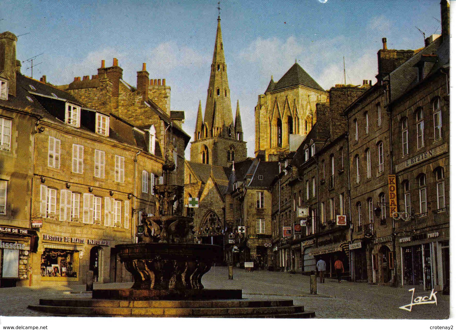 22 GUINGAMP Basilique ND Bon Secours Fontaine De La Plomée En 1987 Parfumerie L.Bizien Pub JAZ Kodak - Guingamp