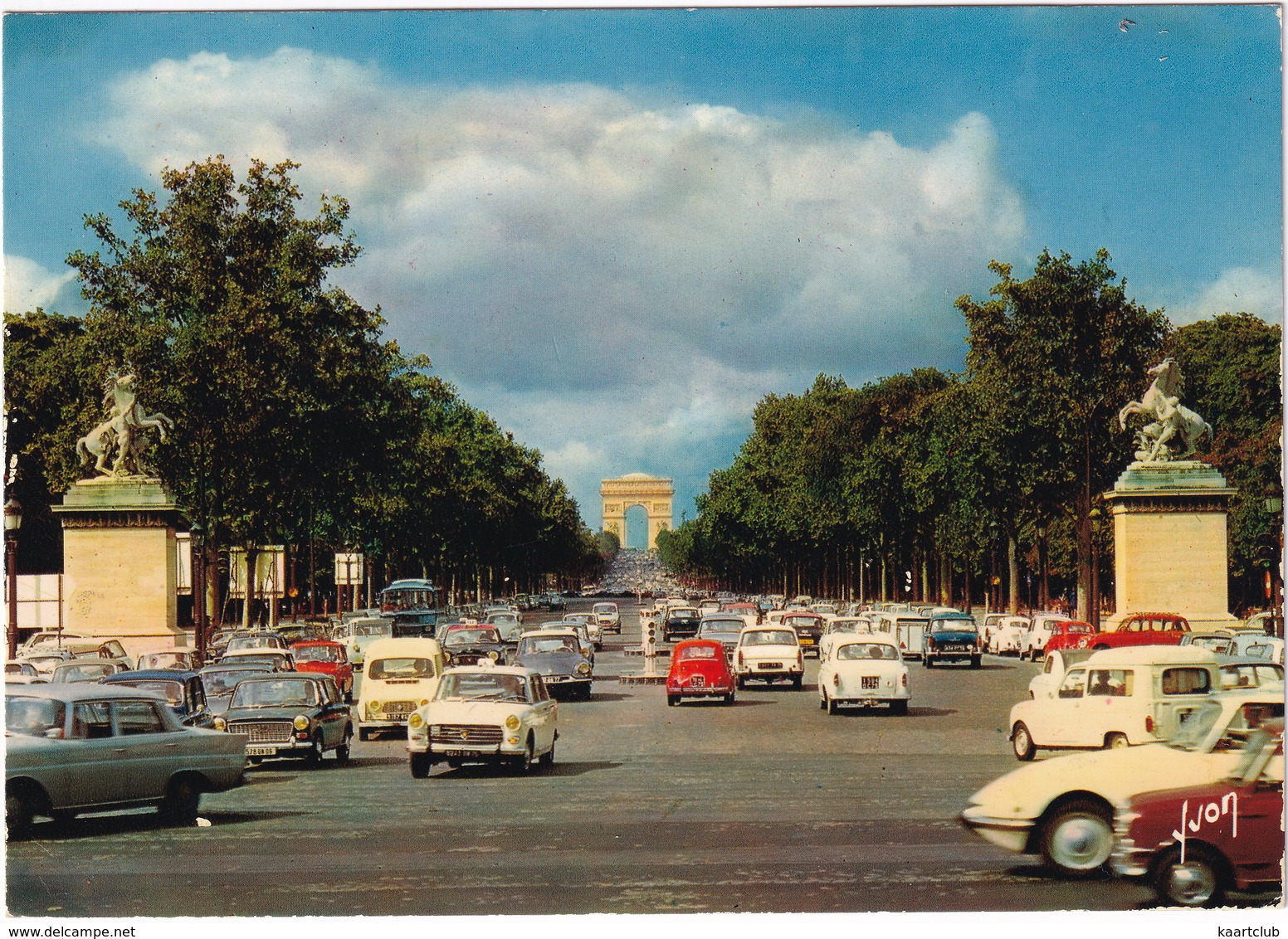 Paris: CITROËN DS, PEUGEOT 404 TAXI, MERCEDES 200, AUSTIN 1100, MINI, RENAULT 4, F4, FIAT 500 - Champs-Elysées - Toerisme