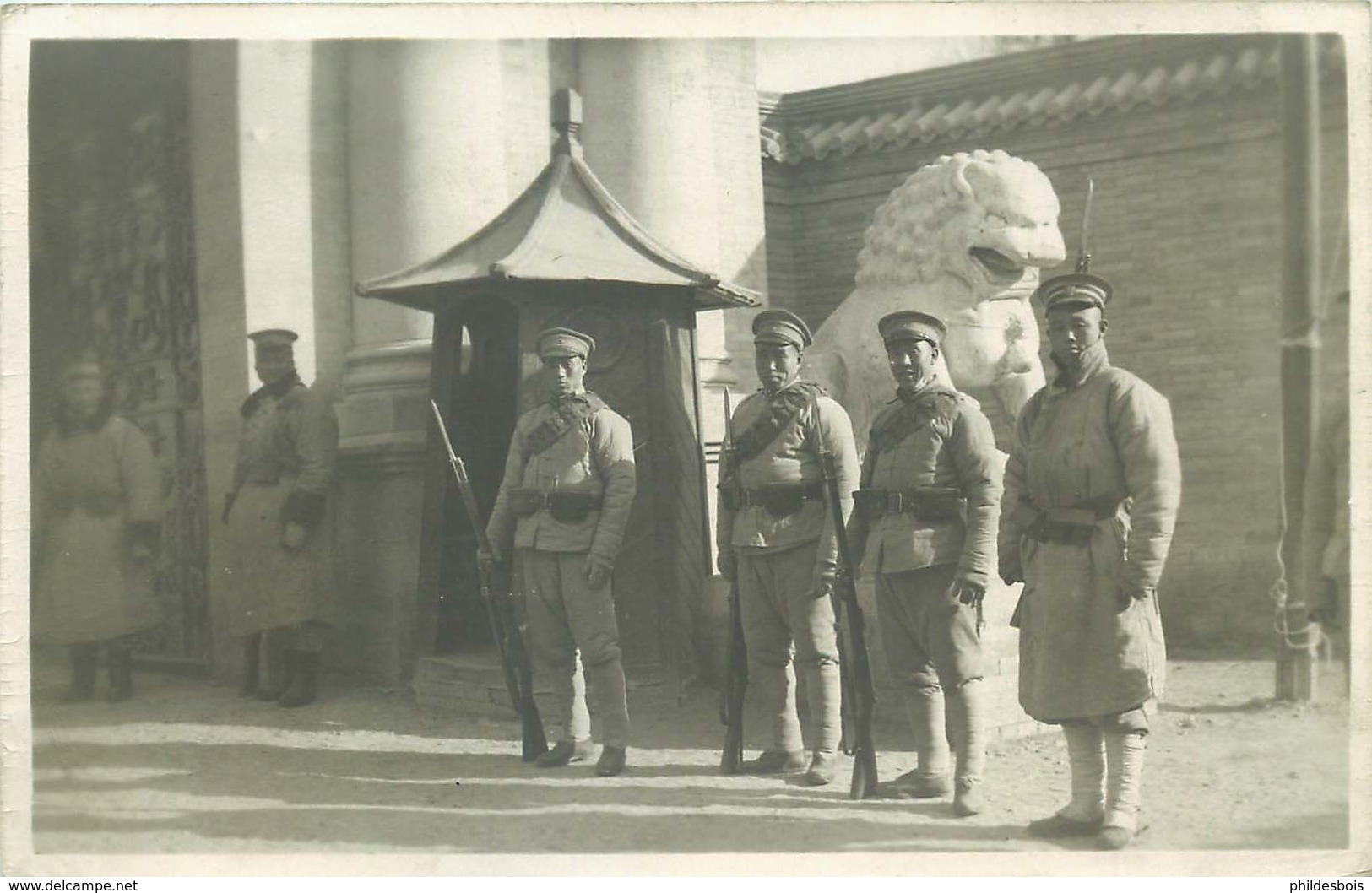 ASIE  CHINE (carte Photo Année 1930/40)  PALAIS D'HIVER  Gardes - Chine