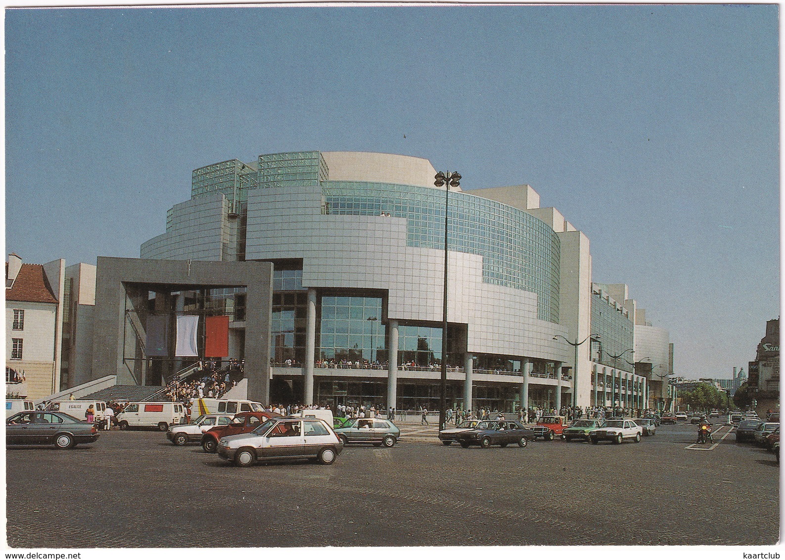 Paris: RENAULT 5GTL, CITROËN 2CV, C35, PEUGEOT 505, 305, SUZUKI SJ, MERCEDES 190E - L'Opéra De La Bastille - Toerisme