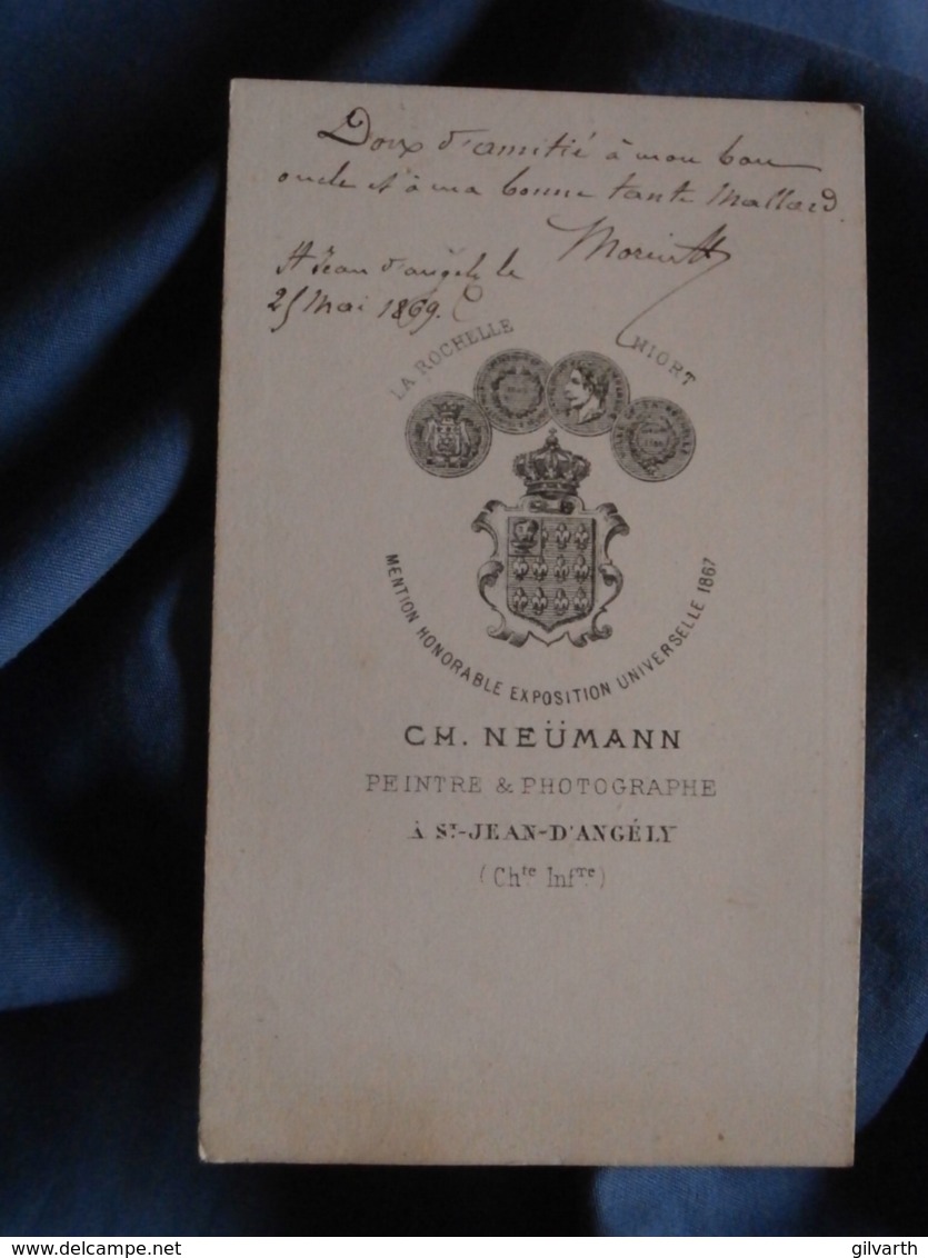 Photo CDV Ch. Neumann à St Jean D'Angély  - Second Empire Portrait Nuage Homme Dédicace Au Dos Datée 1869 L419 - Oud (voor 1900)