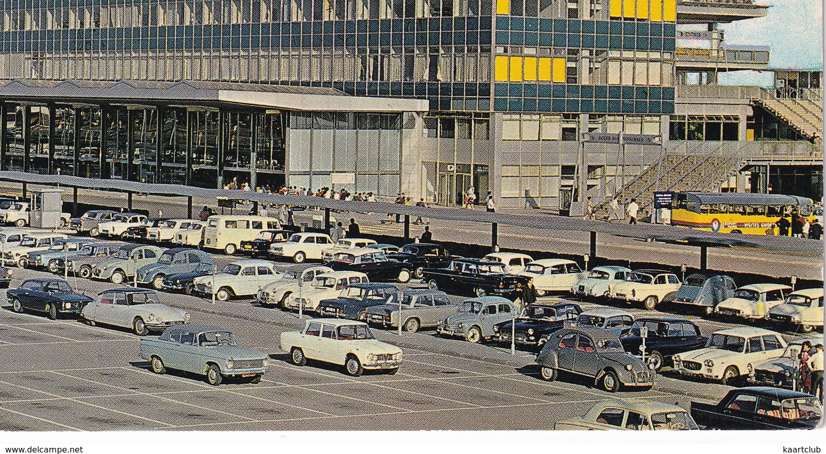 Aeroport Paris-Orly: JAGUAR XJ, 4x ALFA ROMEO, VW 1200, CITROËN 2CV, DS, SIMCA MARLY, LANCIA FLAVIA, OPEL KAPITÄN P2, - Toerisme