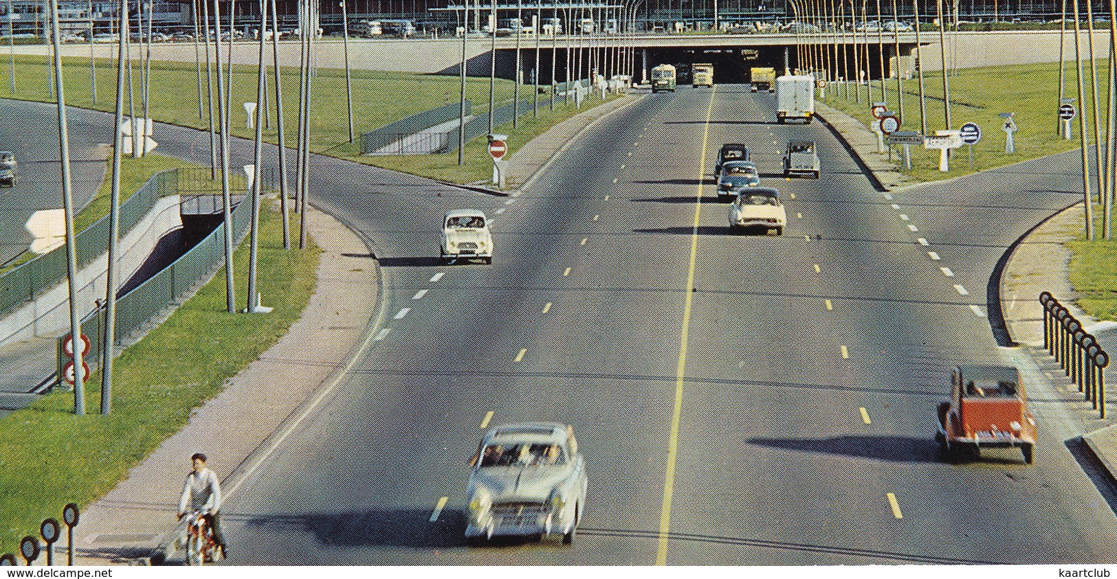 Aeroport Paris-Orly: PEUGEOT 403, CITROËN 2CV, DS, RENAULT 4, PANHARD PL17, MOPED - L'aérogare - Toerisme