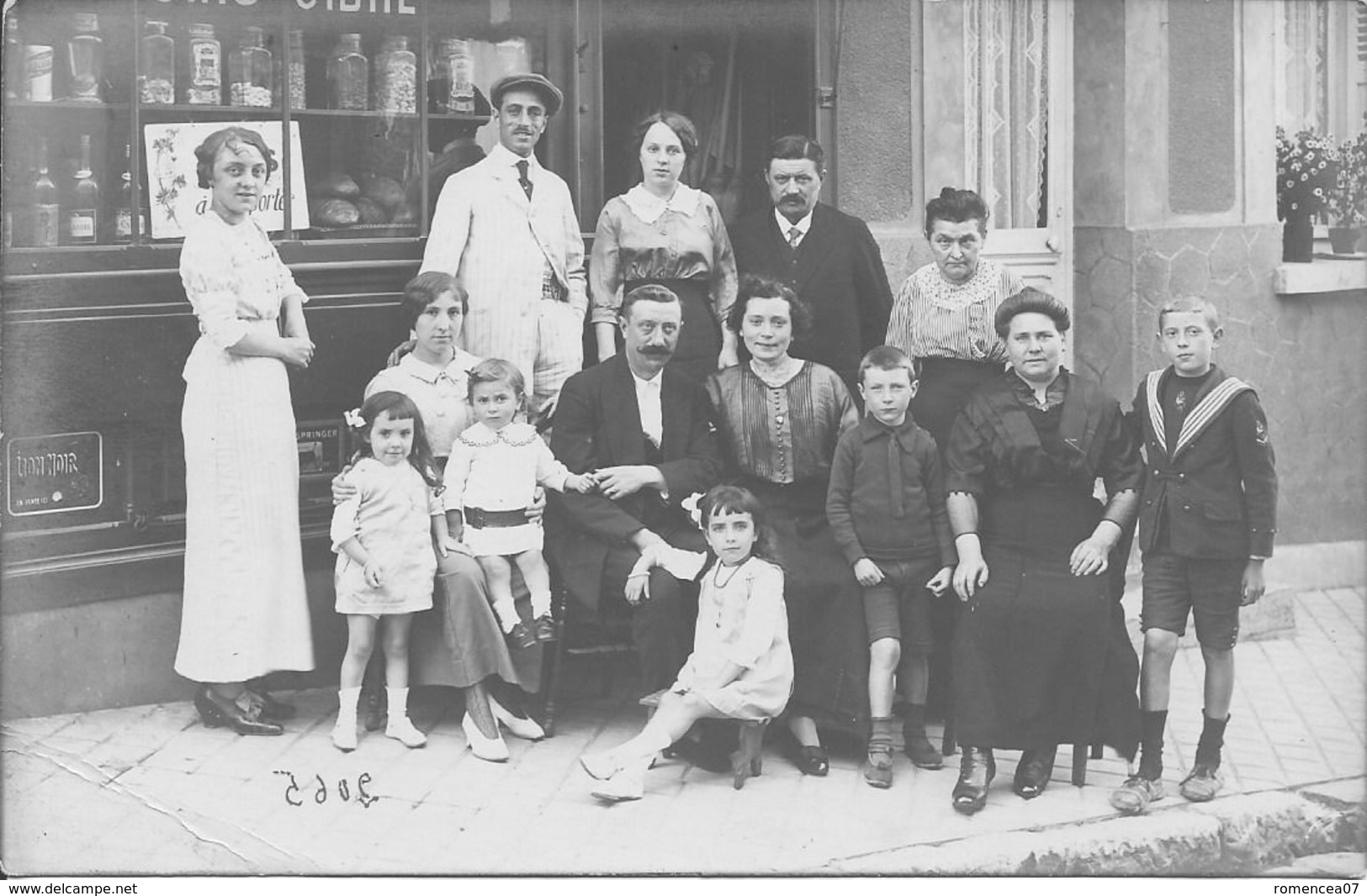 COMMERCE PARISIEN - La Famille Et Le Personnel - Vers 1910 - Carte-photo à Situer Précisément - A Voir ! - Autres & Non Classés