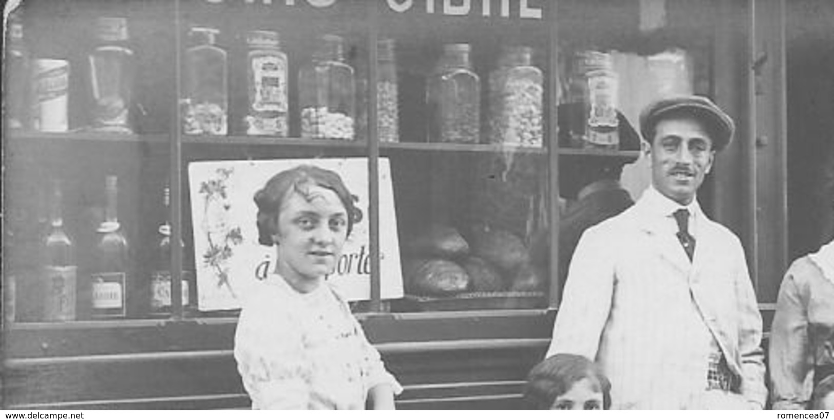 COMMERCE PARISIEN - La Famille Et Le Personnel - Vers 1910 - Carte-photo à Situer Précisément - A Voir ! - Autres & Non Classés