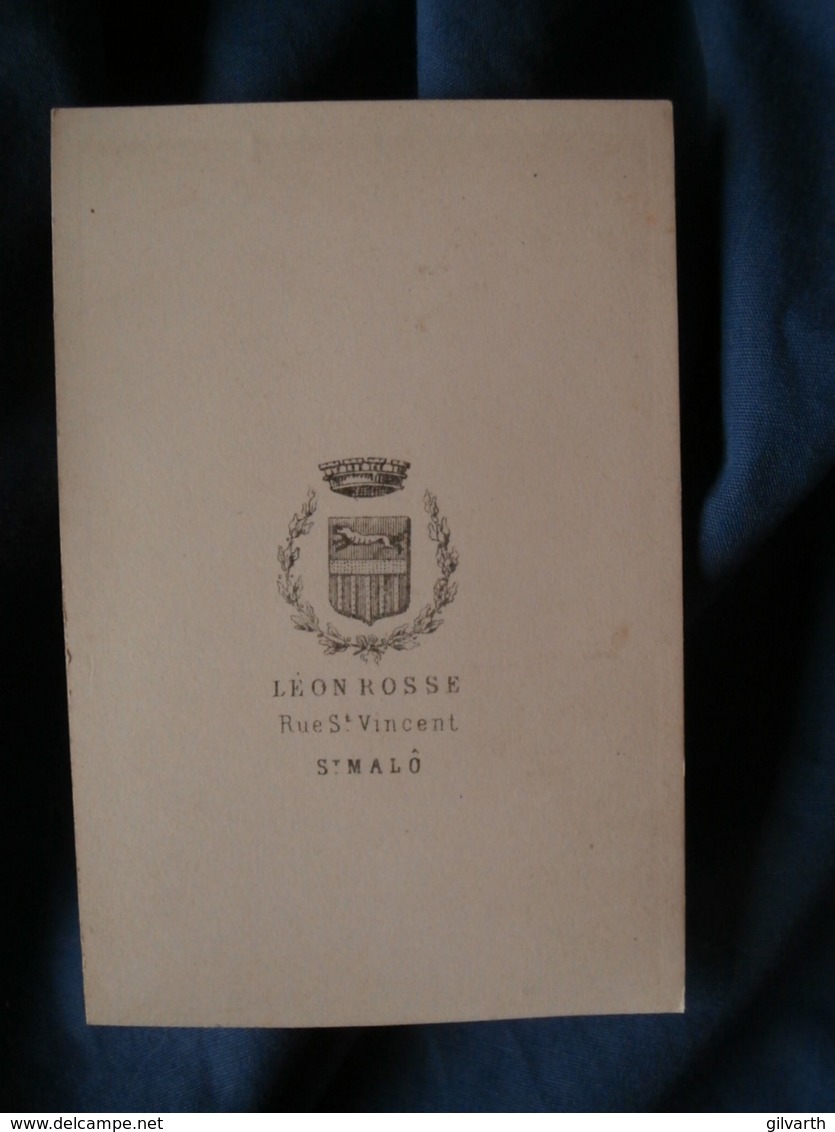 Photo CDV  Léon Rosse à St Malo  Homme Assis Belle Moustache Et Barbichette  Sec. Empire  CA 1860 - L417 - Anciennes (Av. 1900)