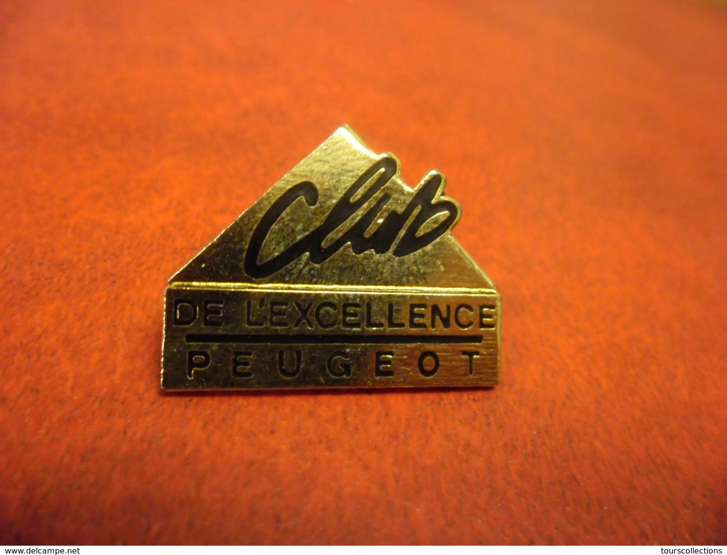 PIN'S AUTOMOBILE PEUGEOT - CLUB DE L'EXCELLENCE @ 25 Mm X 20 Mm - Peugeot