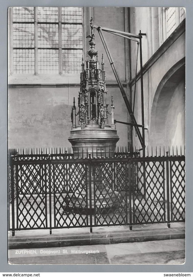 NL.- ZUTPHEN. St. Walburgskerk. Doopvont. - Zutphen