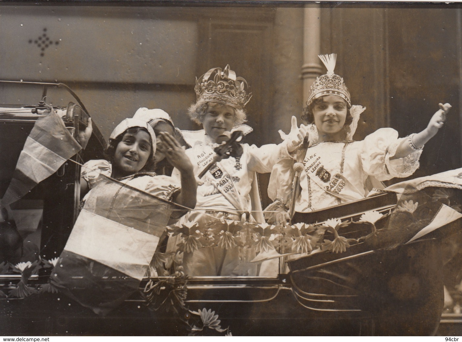 PHOTO ORIGINALE ( 13x18)   Paris Le Roi Et La Reine Des Gosses  Dans Leur Landau Fleuri - Personnes Identifiées