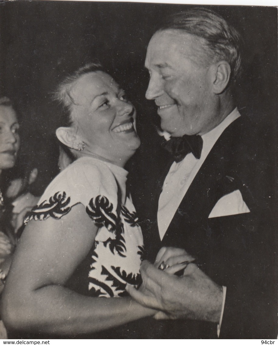 PHOTO ORIGINALE ( 13x 16) MAURICE CHEVALIER Dansant  Avec ZITA FIORE - Personnes Identifiées