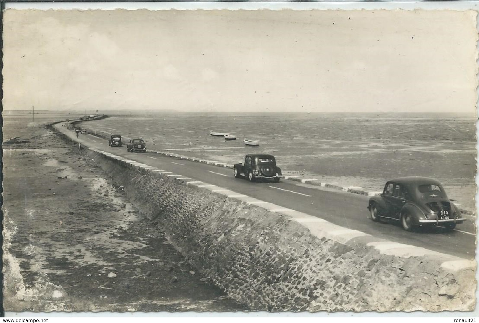 Noirmoutier-Île De Noirmoutier-Passage Du Gois (Légère Pliure Haut à Droite Et Légèrement éraflée Bas à Gauche) (CPSM) - Noirmoutier