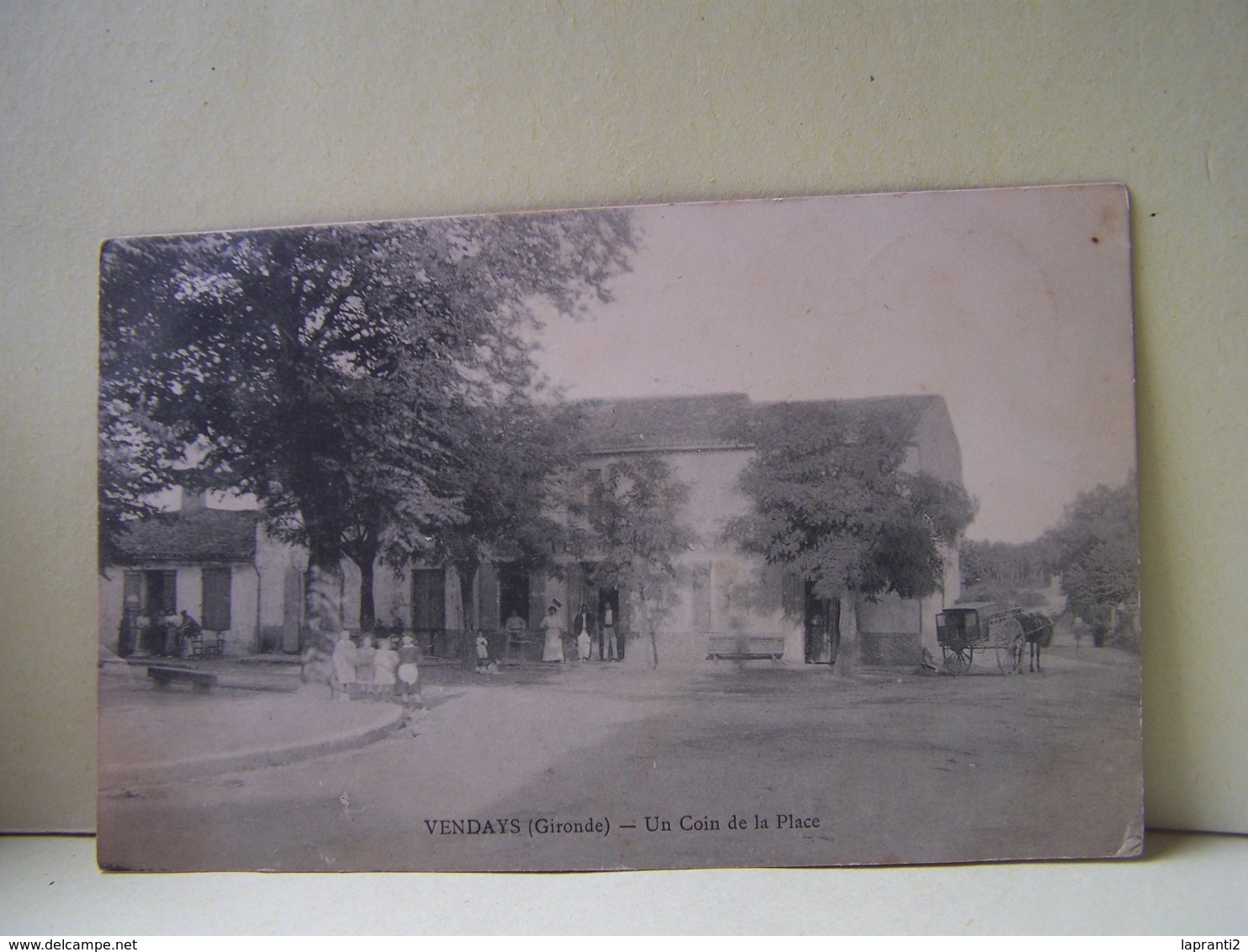 VENDAYS (GIRONDE) LES ARBRES. LES ATTELAGES. UN COIN DE LA PLACE - Other & Unclassified