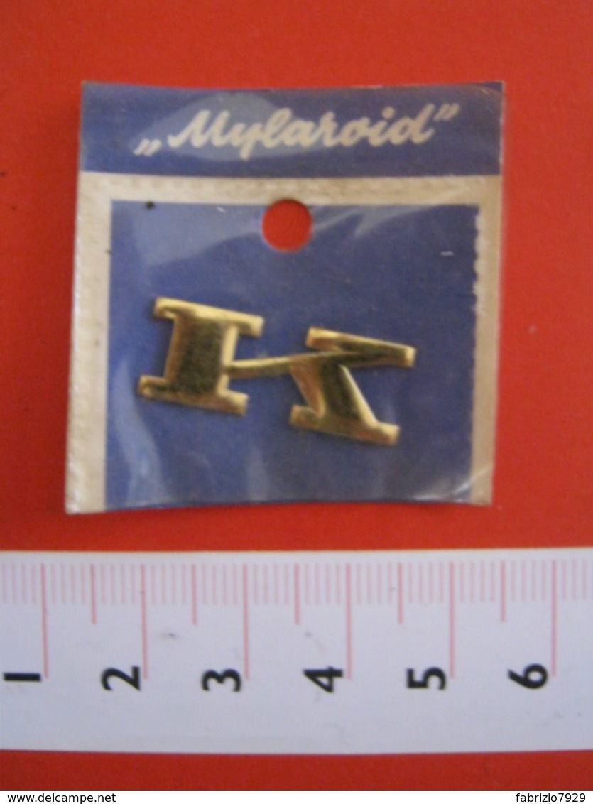 ADESIVO LETTERA IN BLISTER - K - METALLIZZATO ORO GOLD RILIEVO VINTAGE 1970 ADHESIVE ETIQUETA ADHESIF - Adesivi