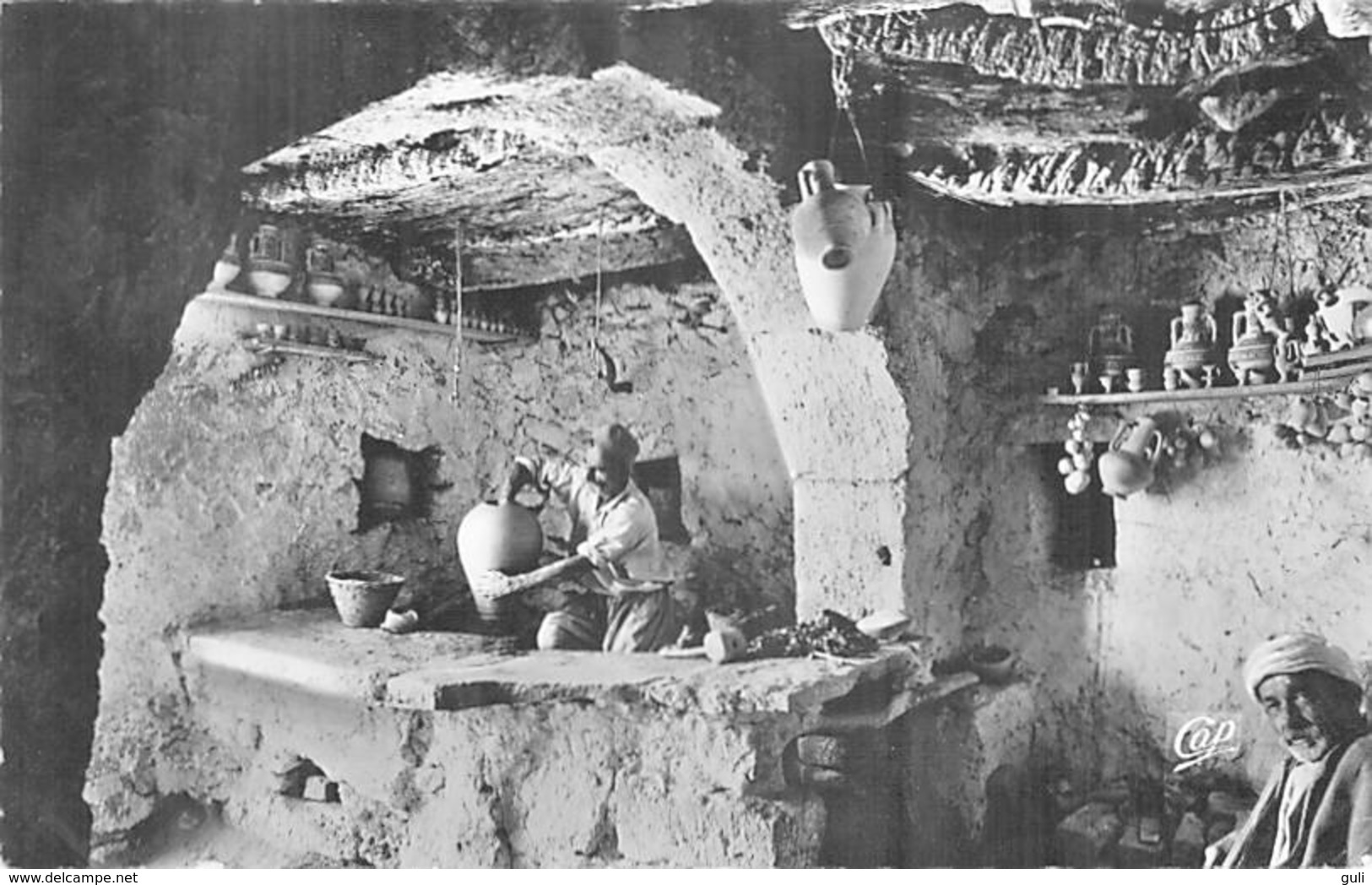 Afrique -TUNISIE Ile De DJERBA  Atelier D'un Potier De Guallala (poterie)   (  Edition Sud-Photo Gabes N°38)*PRIX FIXE - Tunisie