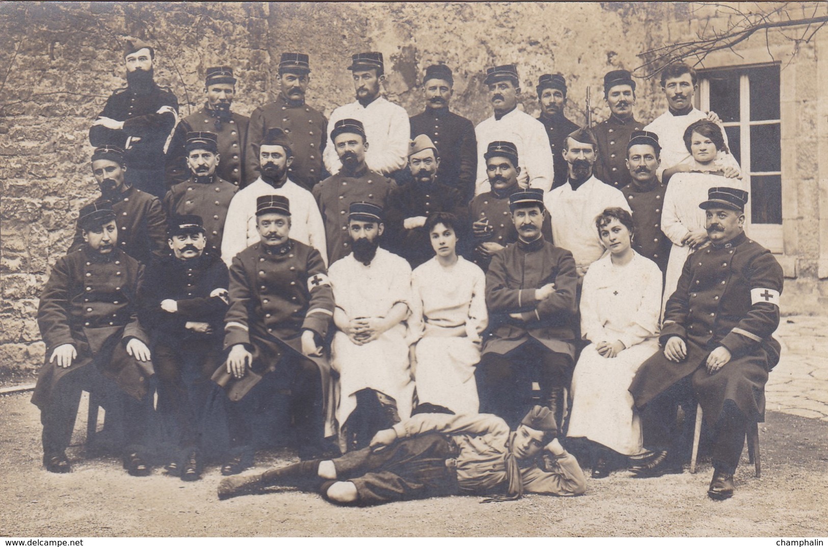 Groupe Soldats Médecins Infirmiers Militaires - Ecrite 1914 Par Vicaire Pour Région Gray (70) - Régiment N°7 Carte Photo - Regimente