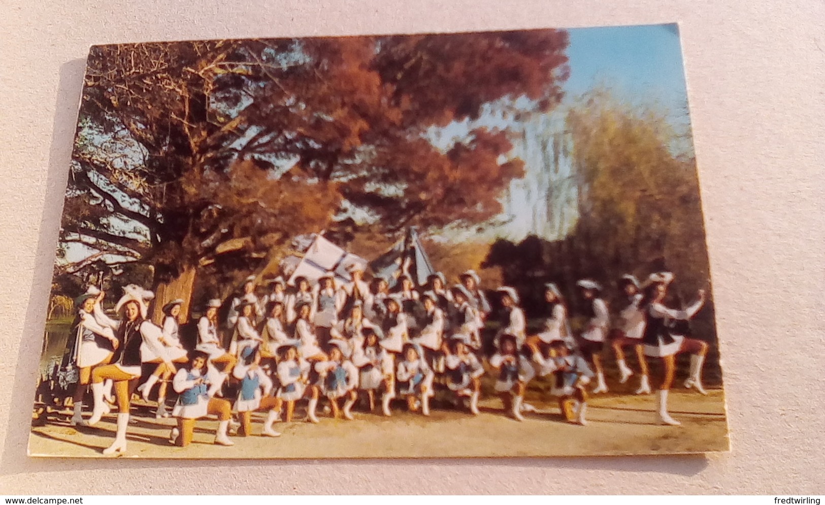 CARTE POSTALE MAJORETTES LES MOUSQUETAIRES DE PROVENCE  MARSEILLE 13 BOUCHES DU RHONE - Music