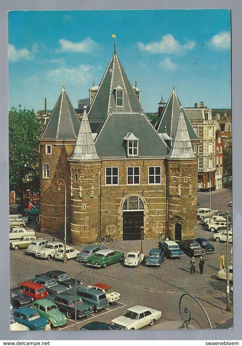 NL.- AMSTERDAM. Het Waaggebouw. Old Cars. - Amsterdam