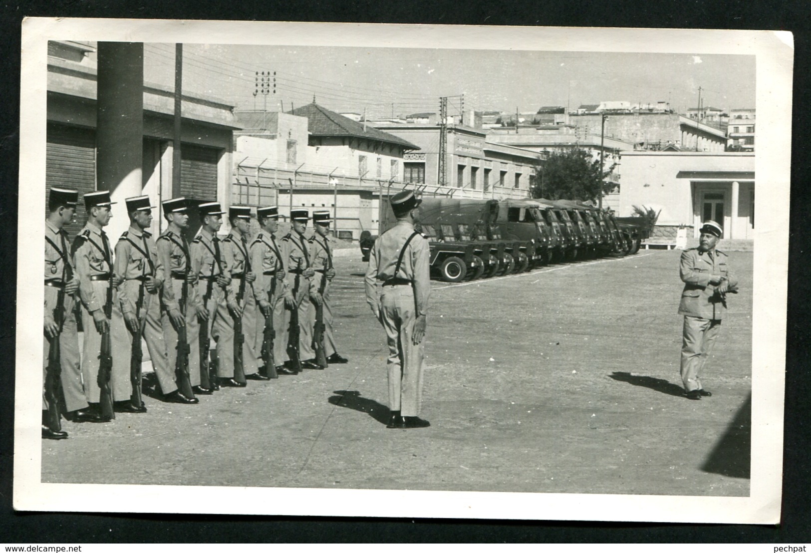 Inspection Du Général De Gendarmerie Au Quartier De La Prévôté Française Armée D'Afrique 1963 - Autres & Non Classés