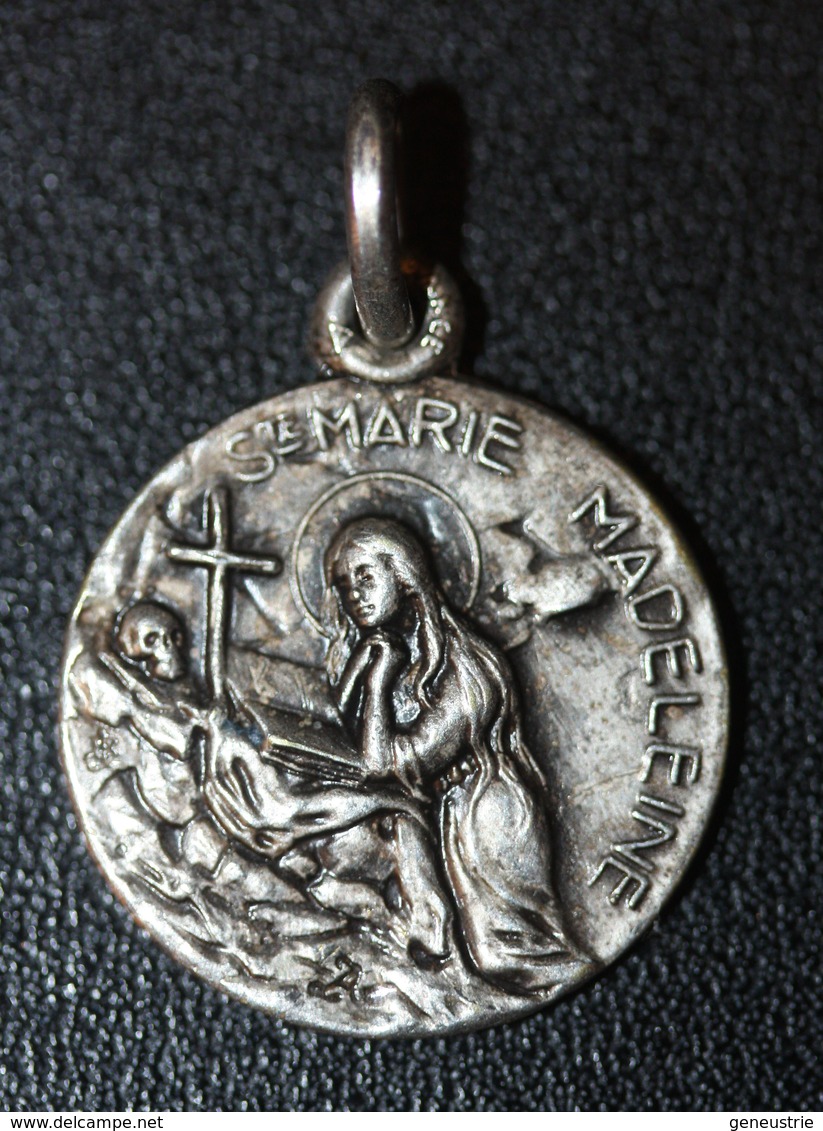 Beau Pendentif Médaille Religieuse "Sainte Marie-Madeleine / Maria De Magdala" Religious Medal - Religión & Esoterismo