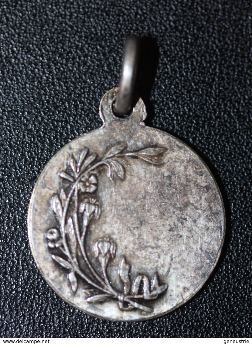 Beau Pendentif Médaille Religieuse "Sainte Marie-Madeleine / Maria De Magdala" Religious Medal - Religion & Esotérisme