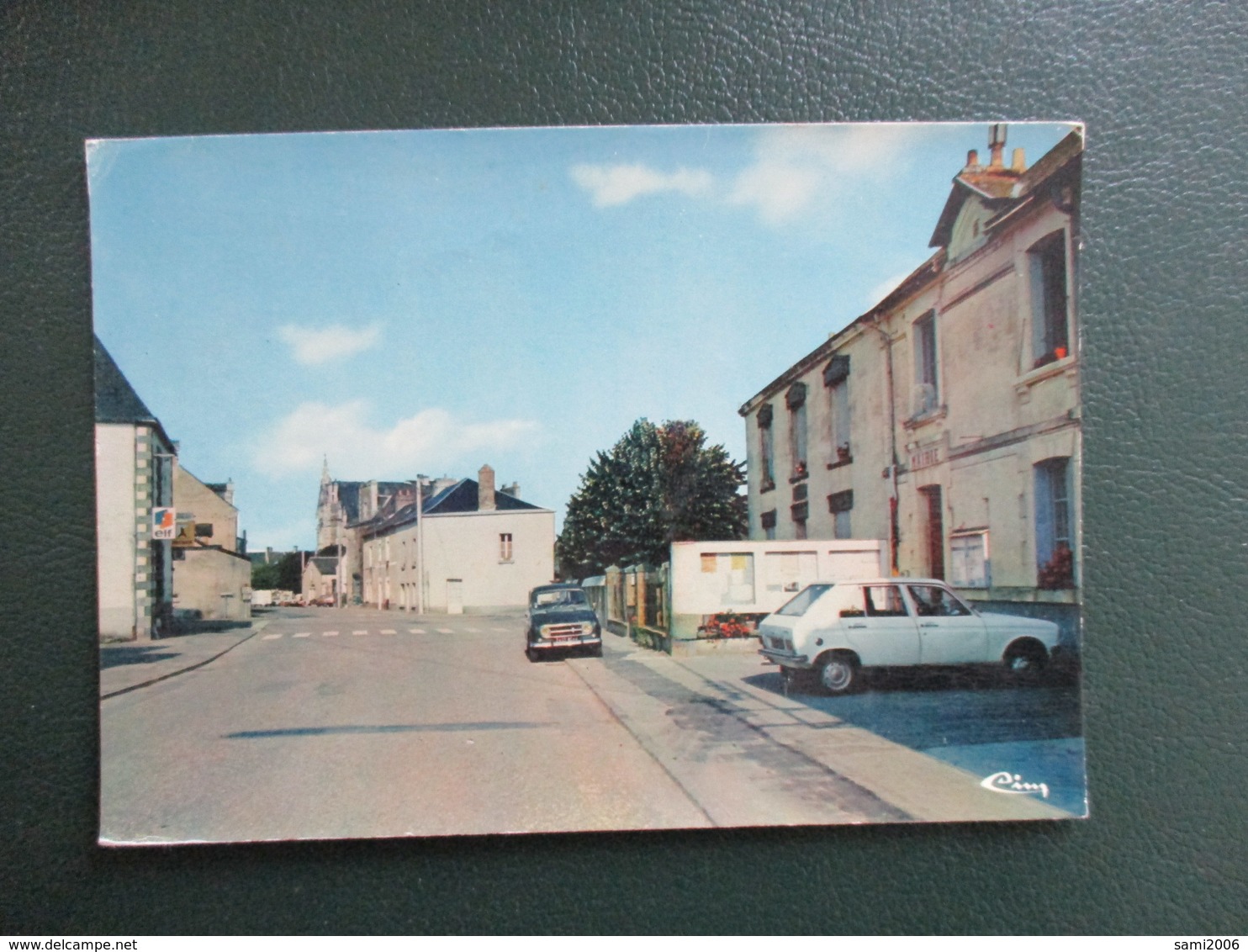 CPA 44 VAY LA MAIRIE ET LE BOURG VOITURES ANCIENNES - Autres & Non Classés