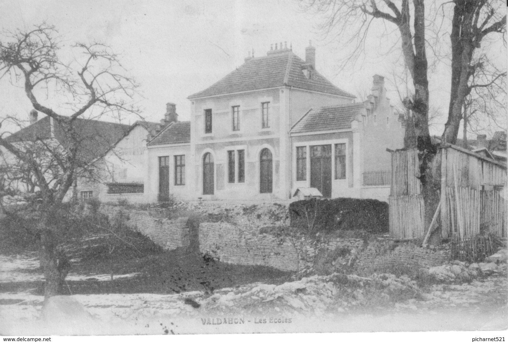 CPA De VALDAHON (Doubs) - Les écoles. Circulée En 1909. Bon état. - Autres & Non Classés