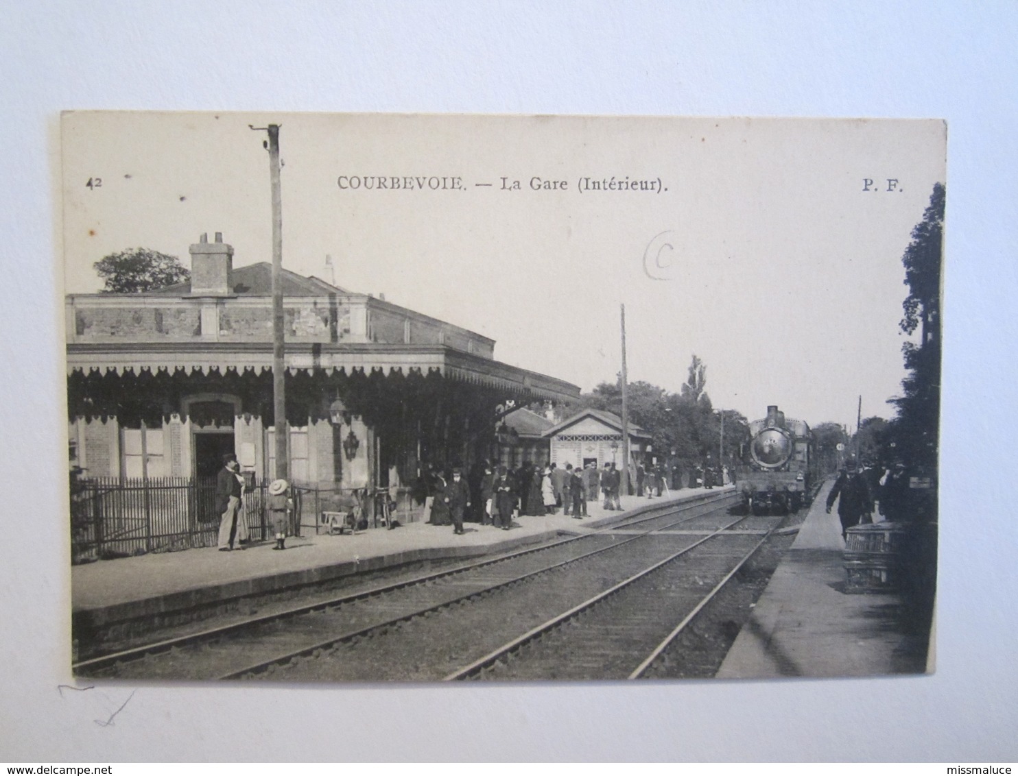 92 Hauts De Seine Courbevoie La Gare Intérieur Train - Courbevoie