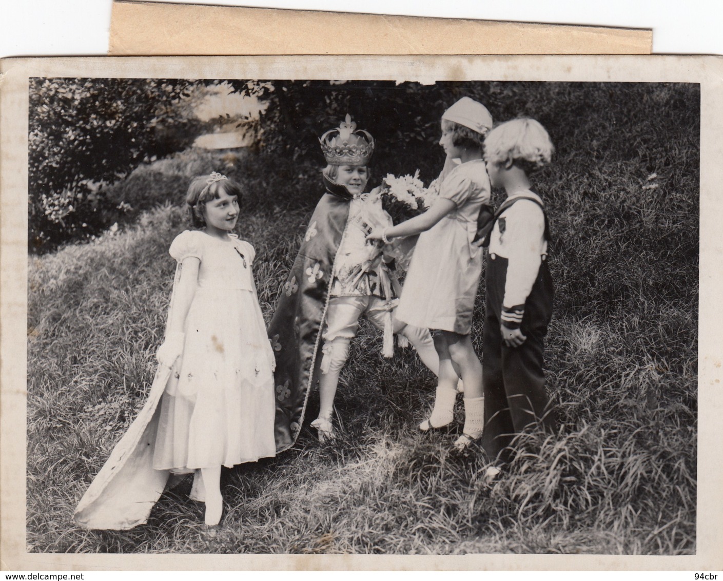 PHOTO ORIGINALE (13x18) L Election Du Roi Et De La Reine Des Gosses De 1935 - Personnes Identifiées