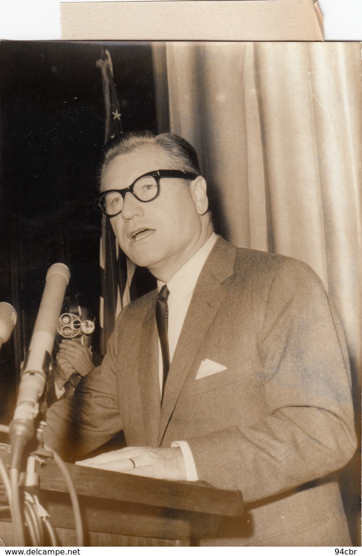 PHOTO ORIGINALE (13x18) NELSON ROCKEFELLER Declare Etre Candidat A La Maison Blanche - Personnes Identifiées