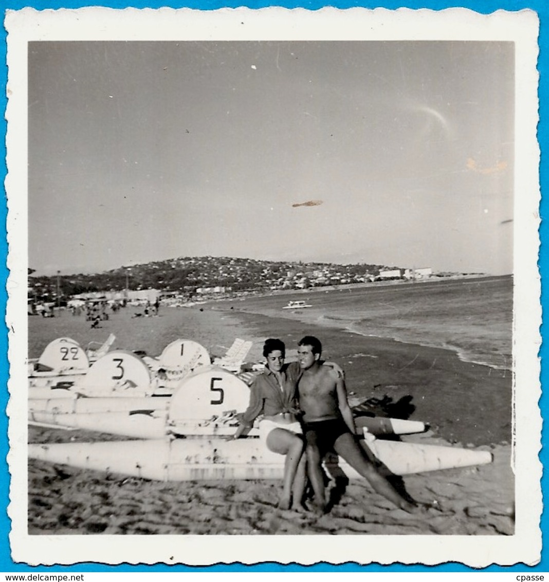 PHOTO Photographie Amateur - Plage Couple D'Amoureux Pédalos Pédalo - Other & Unclassified