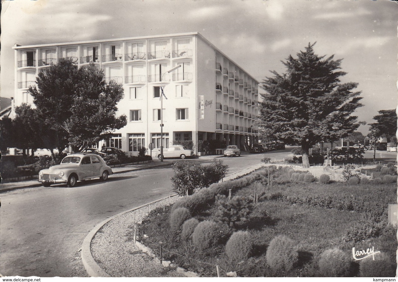 Peugeot 203,403,Panhard,Arceles-sur-Mer,Hotel "Beau Rivage", Gelaufen - Passenger Cars