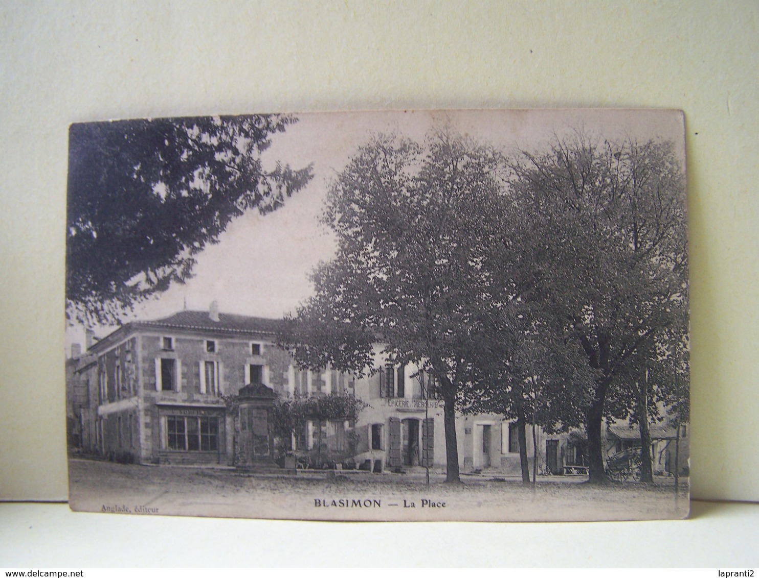 BLASIMON (GIRONDE) LES COMMERCES. LES ARBRES. LA PLACE. - Autres & Non Classés