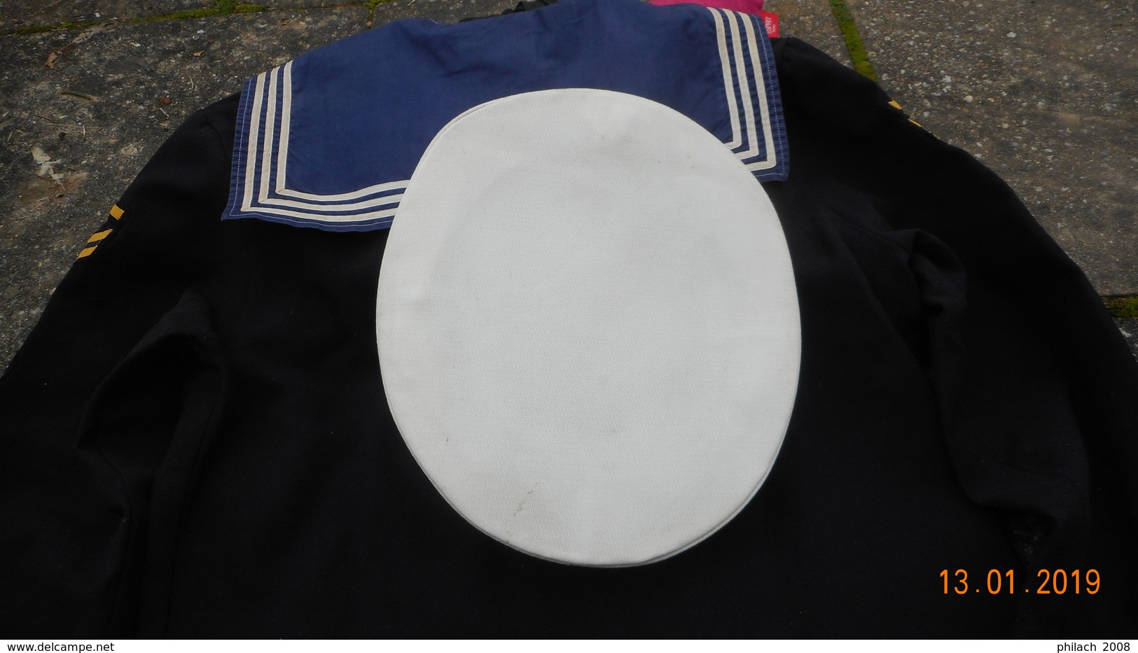 Uniforme de Marine allemande avec insignes et bachi