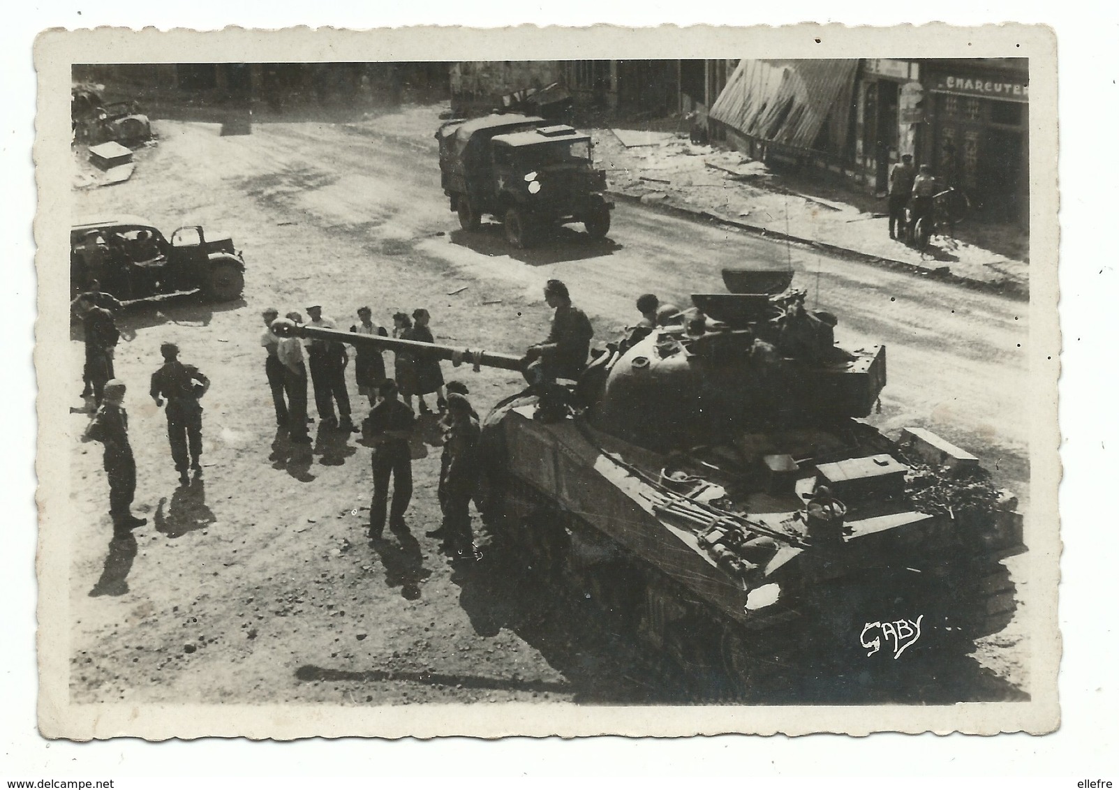 CPSM Militaria 39/45 Débarquement En Normandie Les Troupes Alliées Dans Le Centre De Lisieux Après La Prise De La Ville - Weltkrieg 1939-45