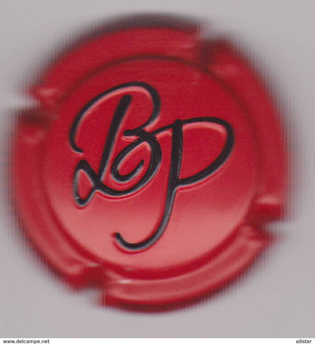 Capsule Champagne BERTHELOT_PIOT ( 10 ; Fond Rouge Lettres Noires Relief  ) {S04-19} - Autres & Non Classés