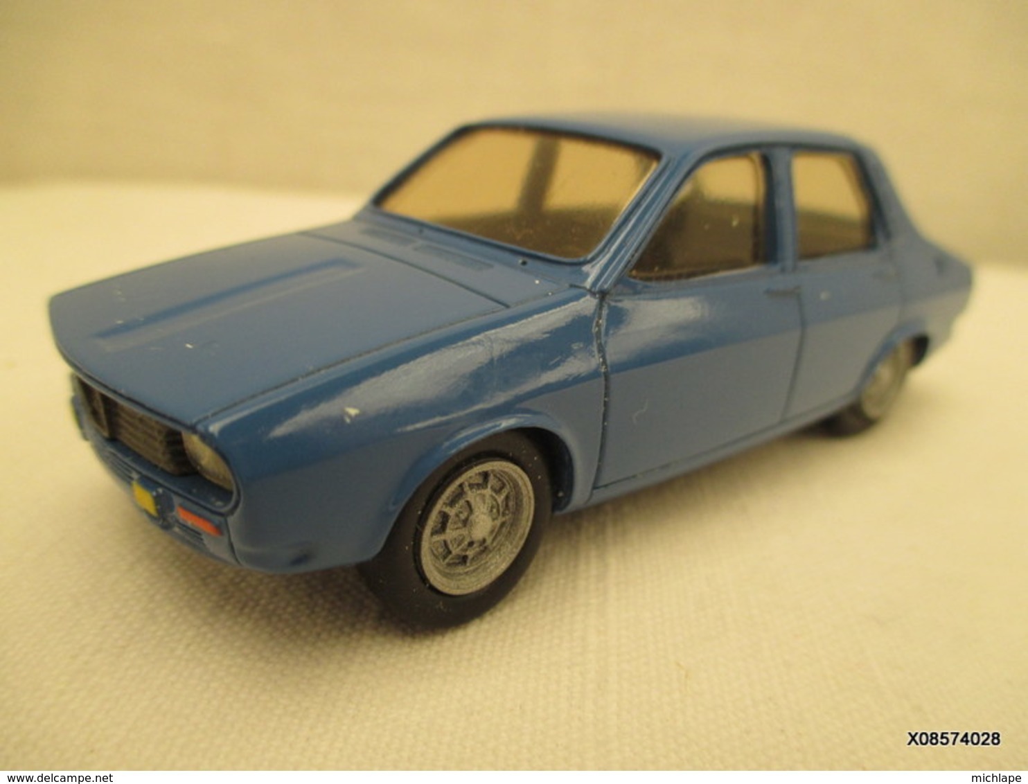 Voiture  Miniature 1/43 Em  RENAULT 12   Peinture D'origine Bleue     Tres Bon Etat - Jouets Anciens