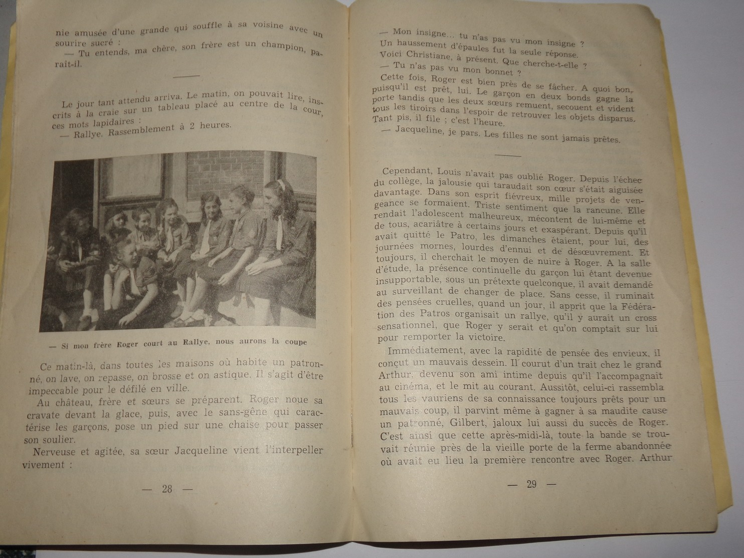 Rare.Ath.Roman Ciné Roger Abbé J.Boulanger avec Garçons et Dirigeants du Patronage de Ath Acteurs Principaux du film.