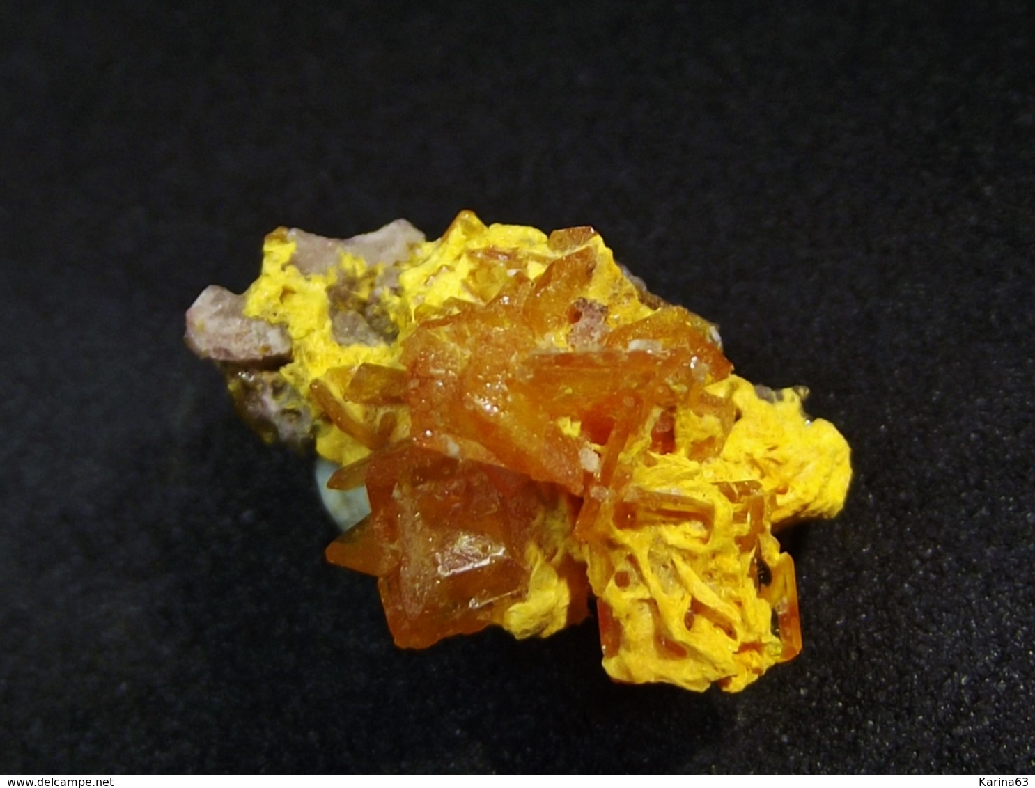 Wulfenite  ( 1.5 X 0.5 X 0.5cm) - Old Yuma Mine- Pima Co. - Arizona - USA - Minéraux