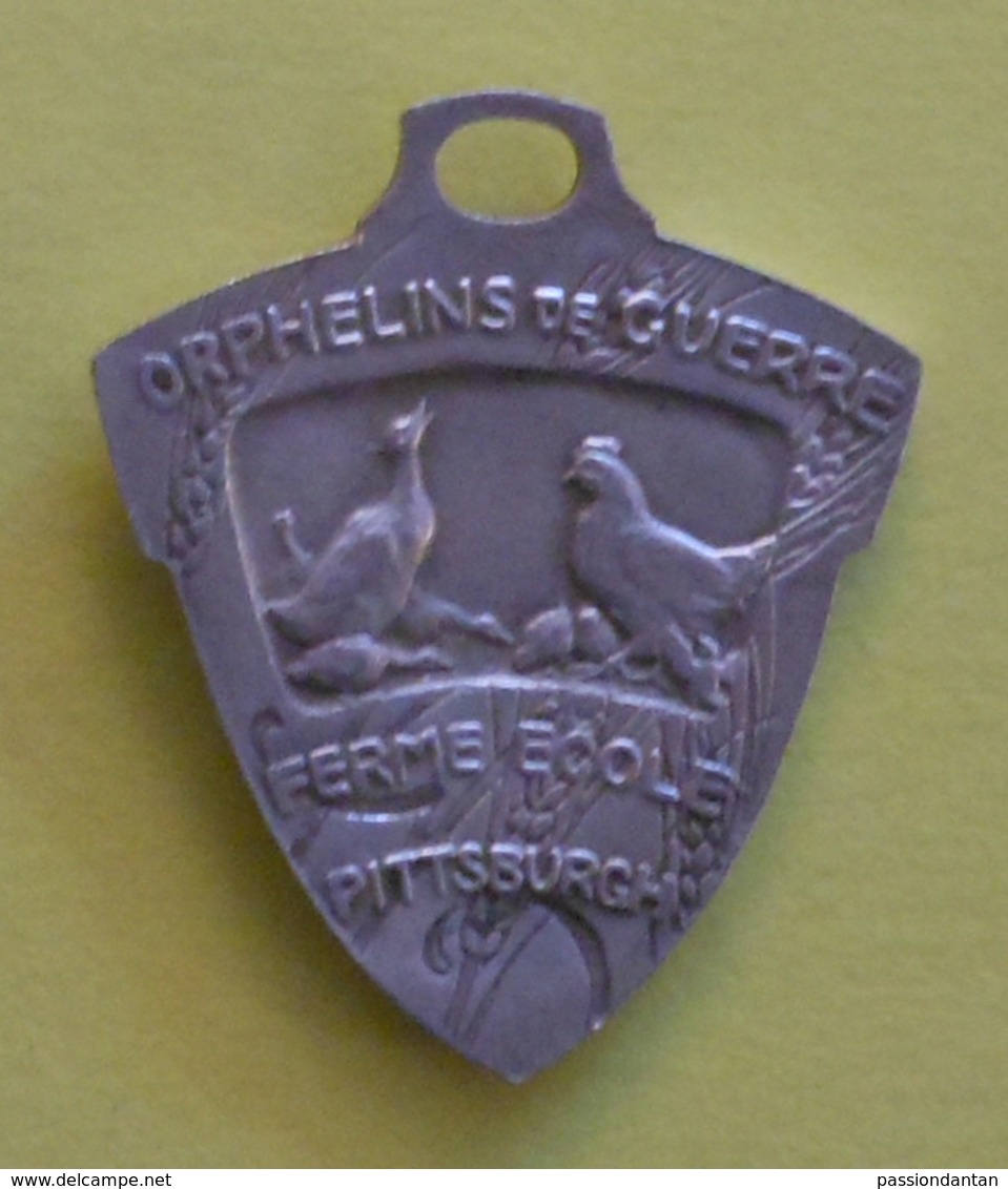 Médaille En Métal Blanc - Ferme École Pittsburgh Pour Orphelins De Guerre à Champagne Sur Seine - Professionnels / De Société