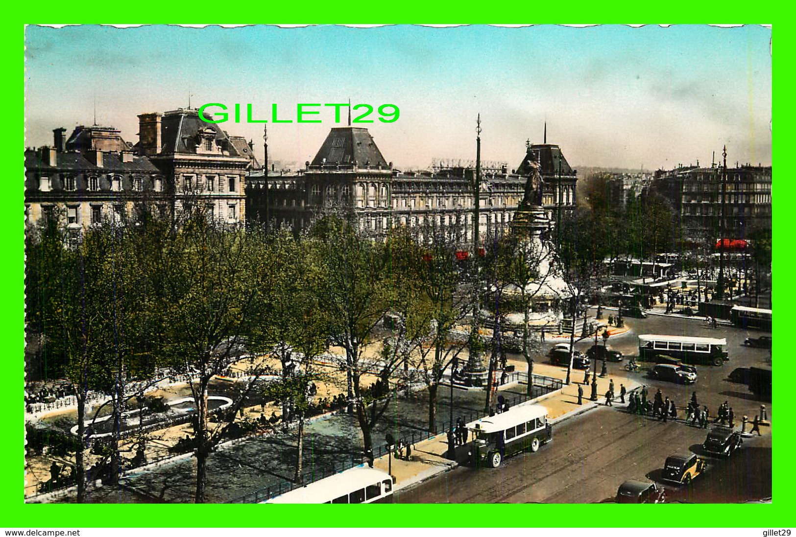 PARIS (75) - PLACE DE LA RÉPUBLIQUE (1854-1862) - ANIMÉE AUTOBUS & VIEILLE VOITURES - ÉDITIONS U.A.T. - - Places, Squares