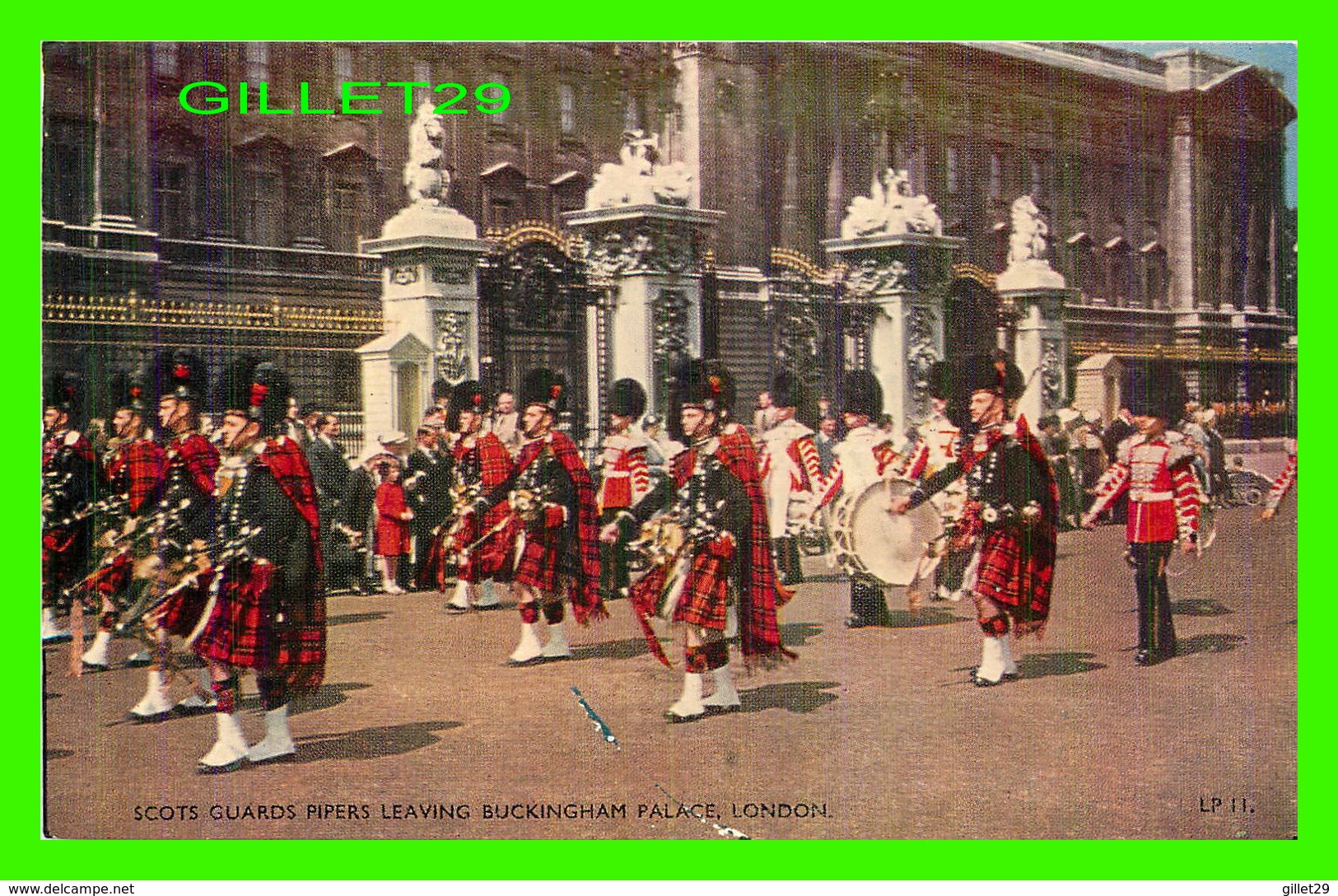 LONDON, UK - SCOTS GUARDS PIPERS LEAVING BUCKINGHAM PALACE - LANSDOWNE PUBLISHING CO LTD - - Buckingham Palace