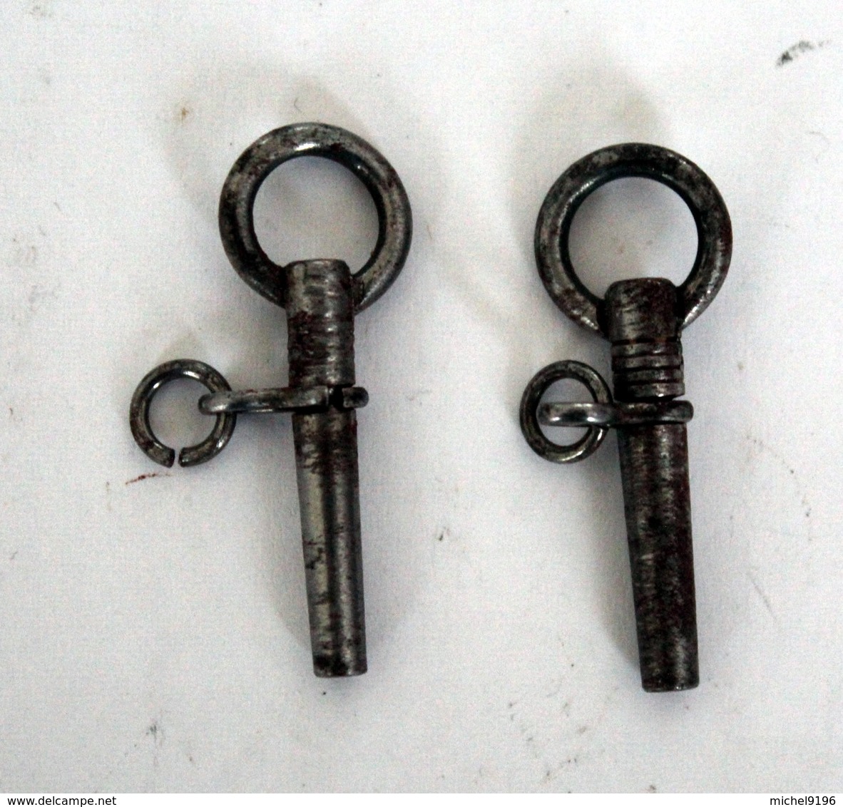 2 Anciennes Clefs Pour Montres à Gousset Ou Mouvement De Paris - Watches: Old