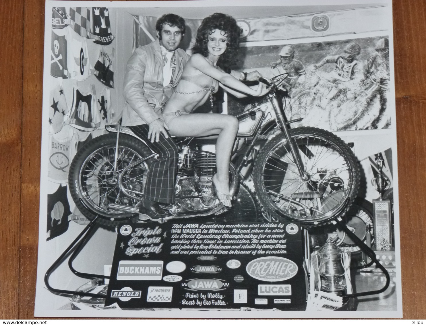 Belle Photo Ancienne Années 70 Speedway Moto Ancienne Ivan Mauger Jawa AMA! Tampon Du Photographe - Motos