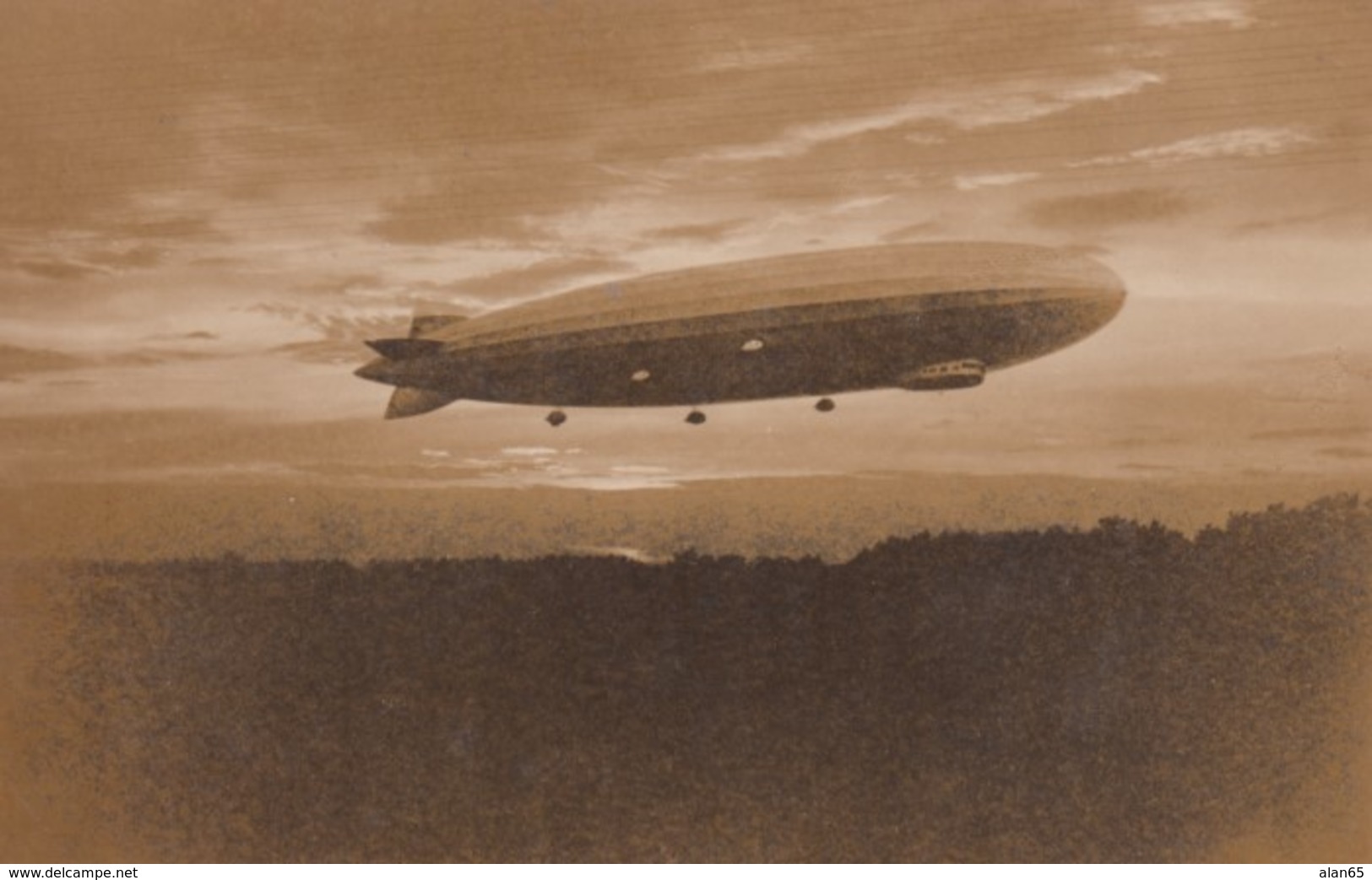 Air Ship Dirigible Over City And Near Hangar, Lot Of 4 Different C1920s/30s Vintage Photos - Aviation